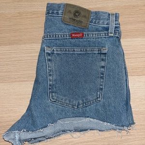 WRANGLER HIGH WAISTED JEAN SHORTS